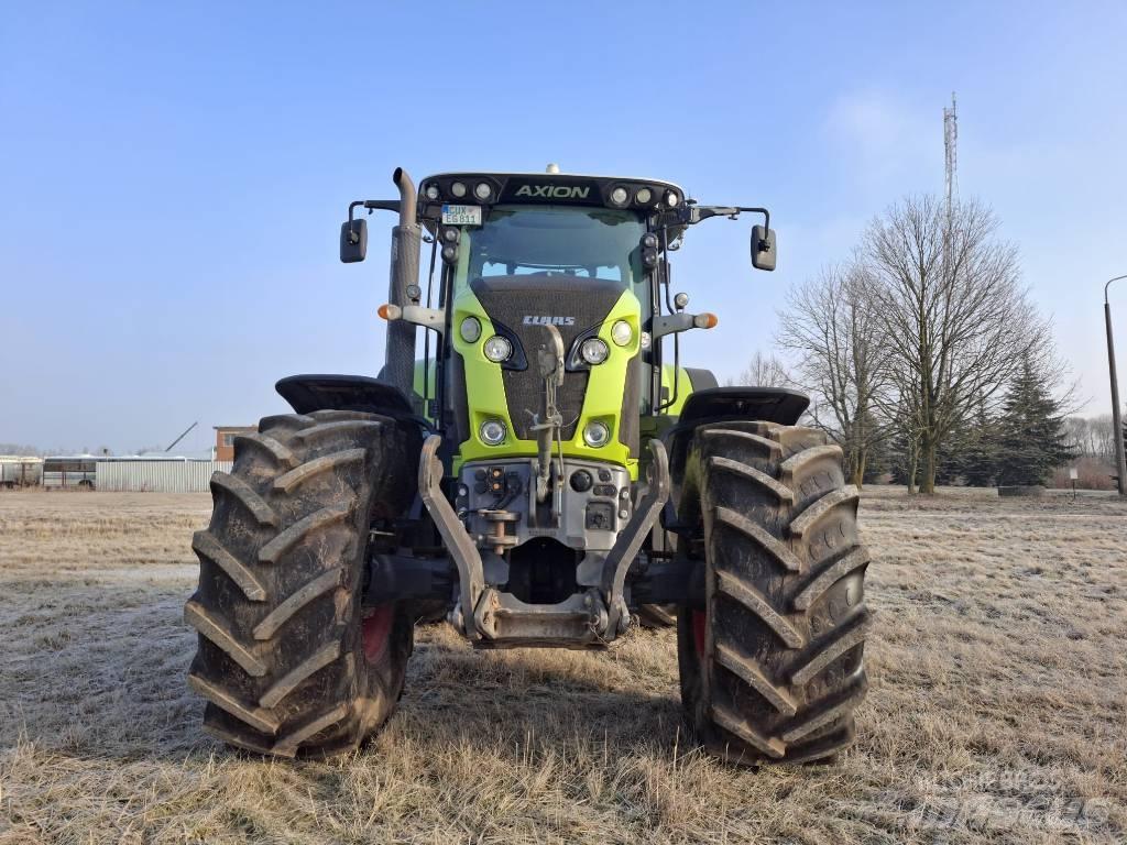 CLAAS Axion 810 Tractors