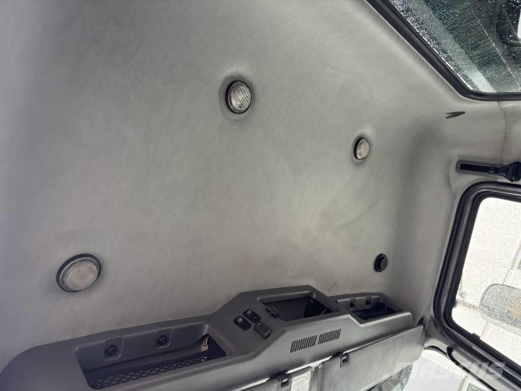 Mack GU 713 Cable lift demountable trucks