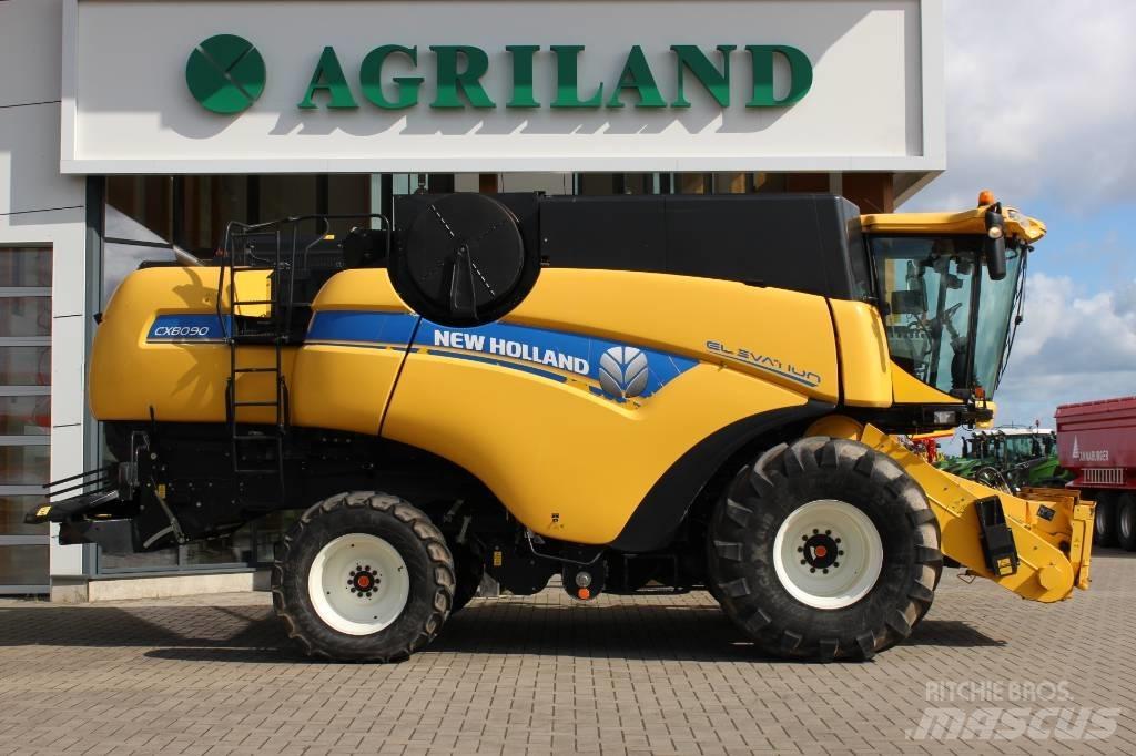 New Holland CX 8090 Combine harvesters