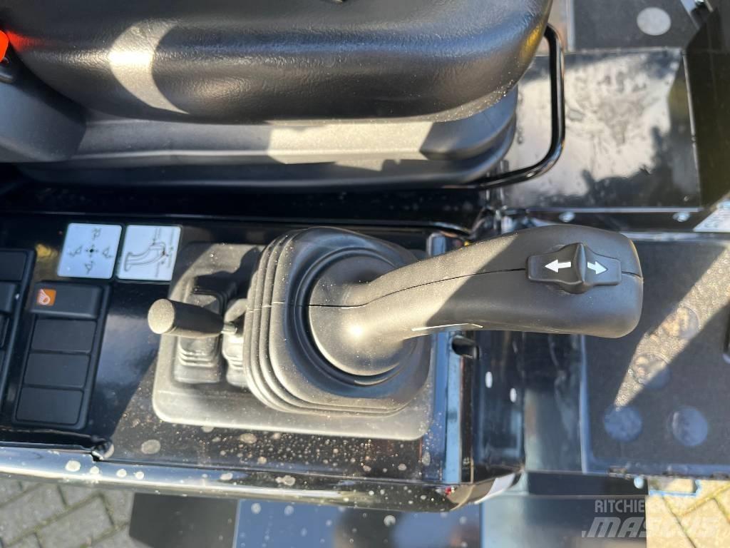 GiANT G2300 X-TRA HD Multi purpose loaders