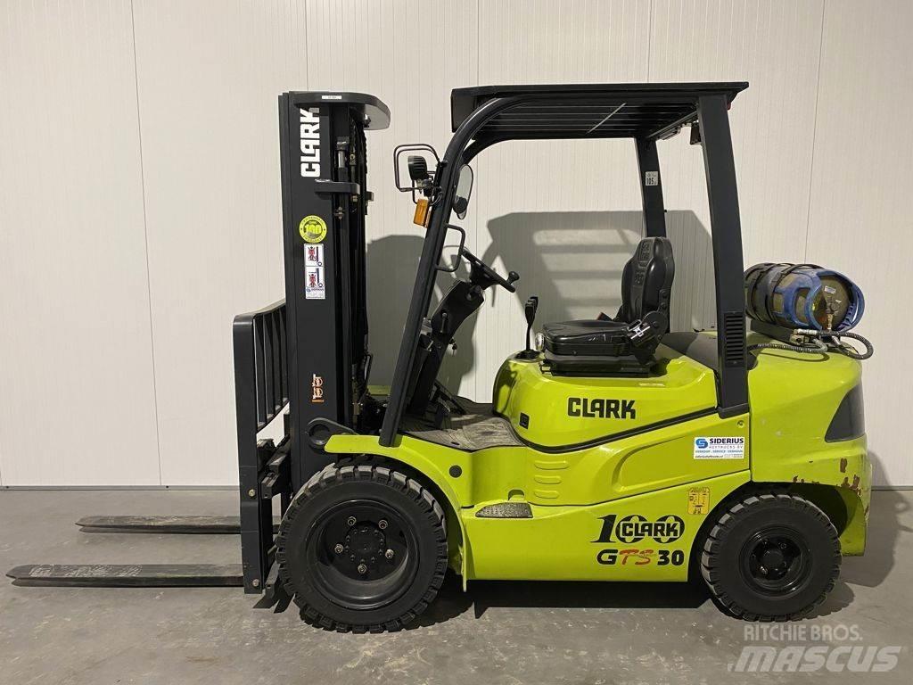 Clark GTS30 LPG trucks
