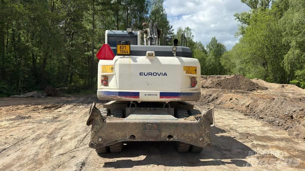 Komatsu PW 148-8 Wheeled excavators