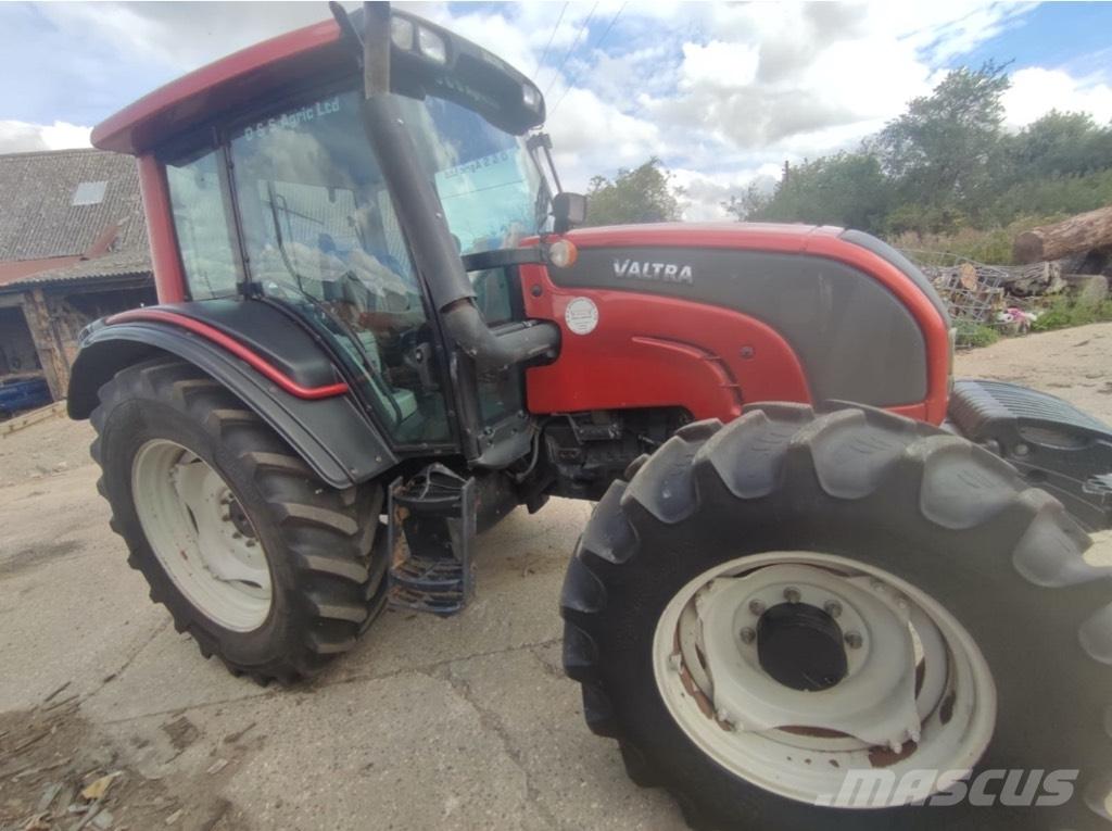 Valtra N 101 Tractors