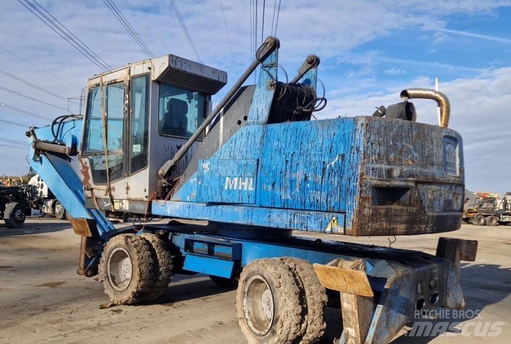 Fuchs 331 Waste / industry handlers
