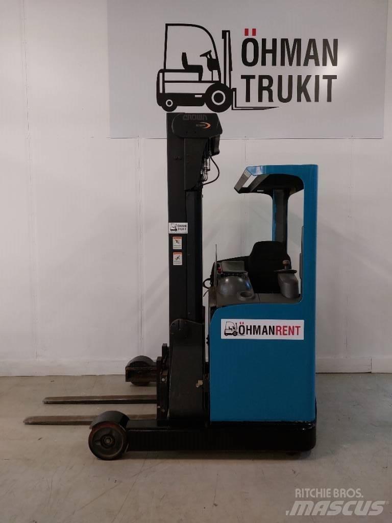 Crown ESR 4500 Reach trucks