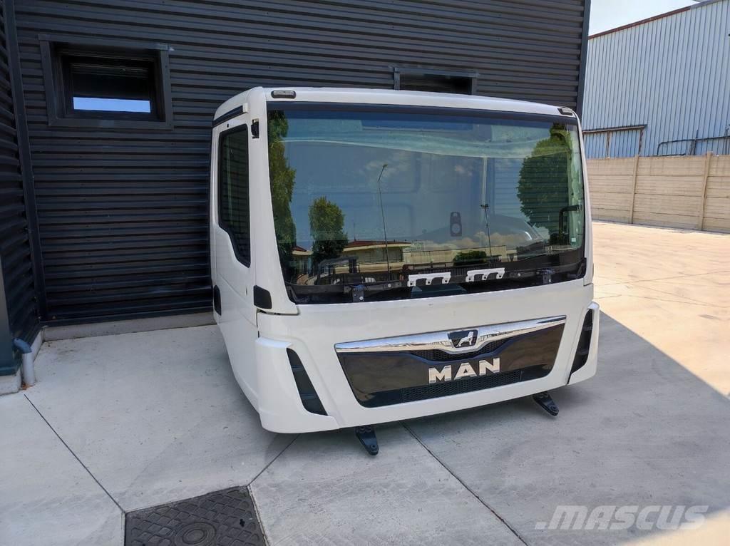 MAN DAY CAB Cabins and interior