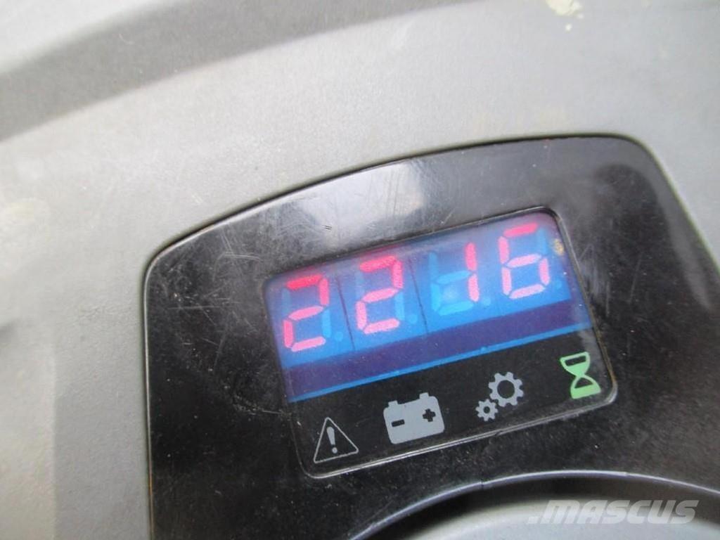 Toyota LPE200 Low lifter with platform