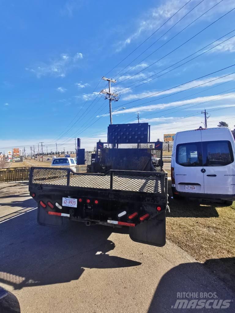 Ford F 550 XLT Flatbed / Dropside trucks