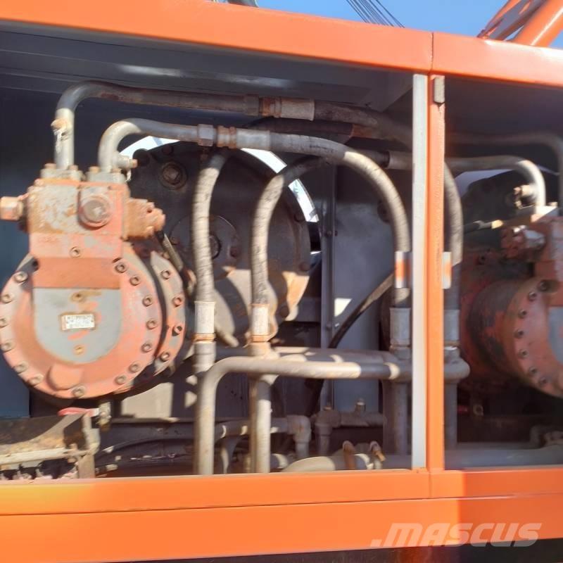 Hitachi KH 150 Tracked cranes