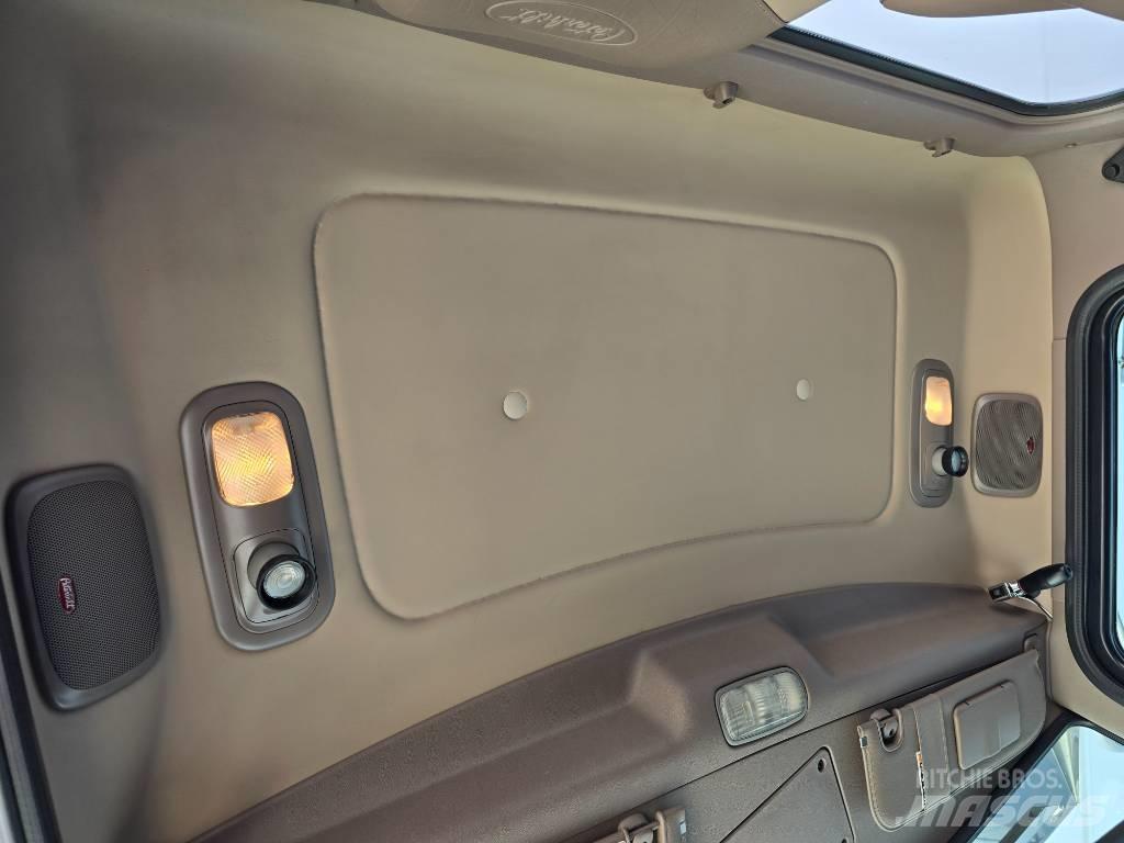 Peterbilt 389 Tractor Units