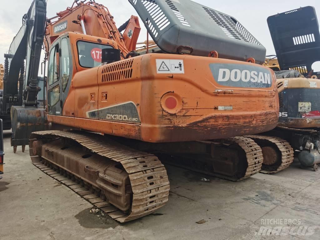 Doosan DX 300 LC Crawler excavators