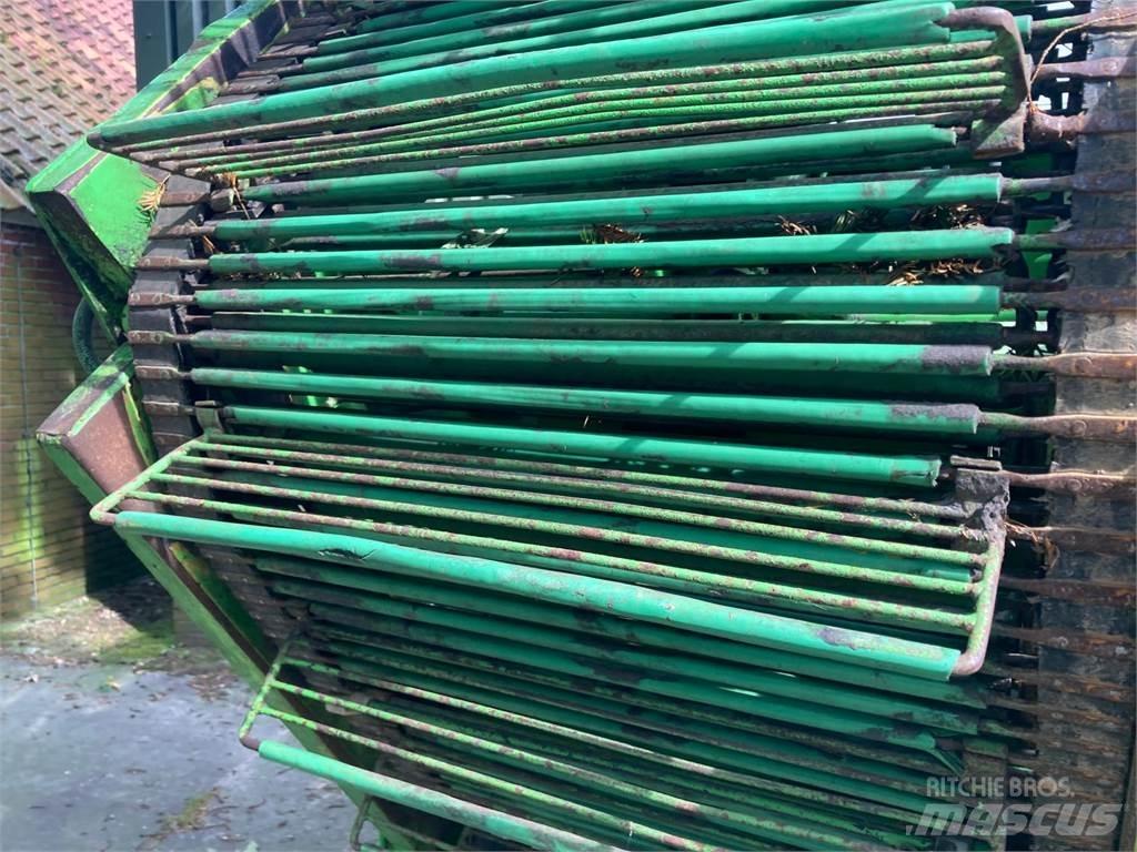 AVR Wagenrooier Potato harvesters and diggers