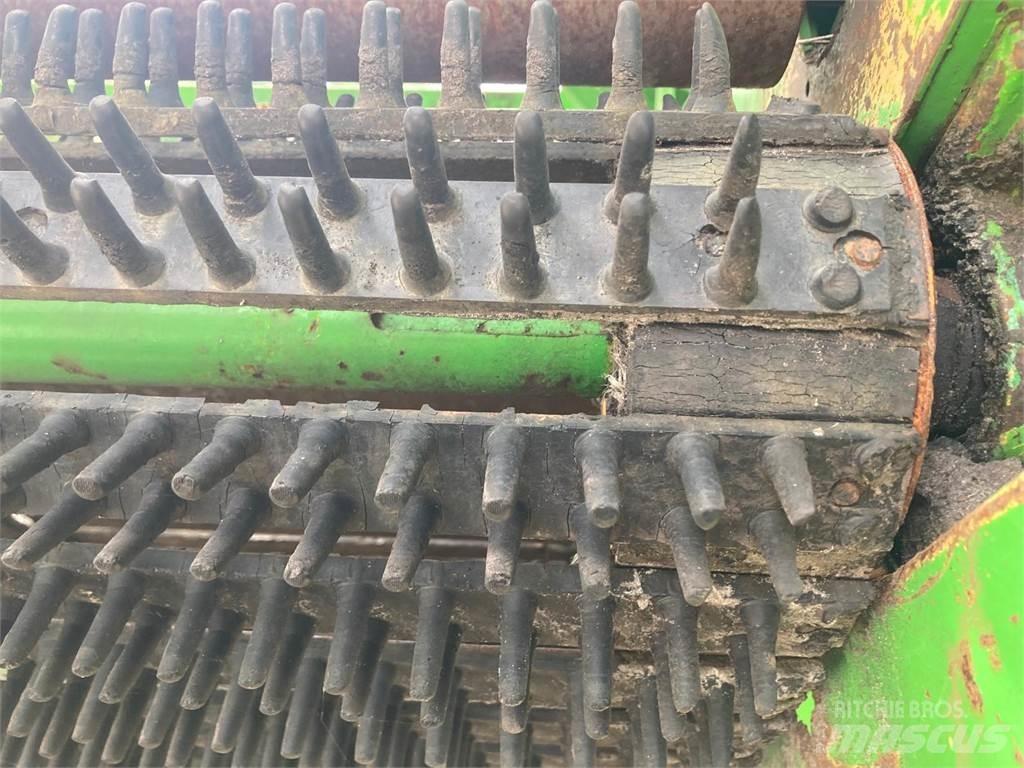 AVR Wagenrooier Potato harvesters and diggers