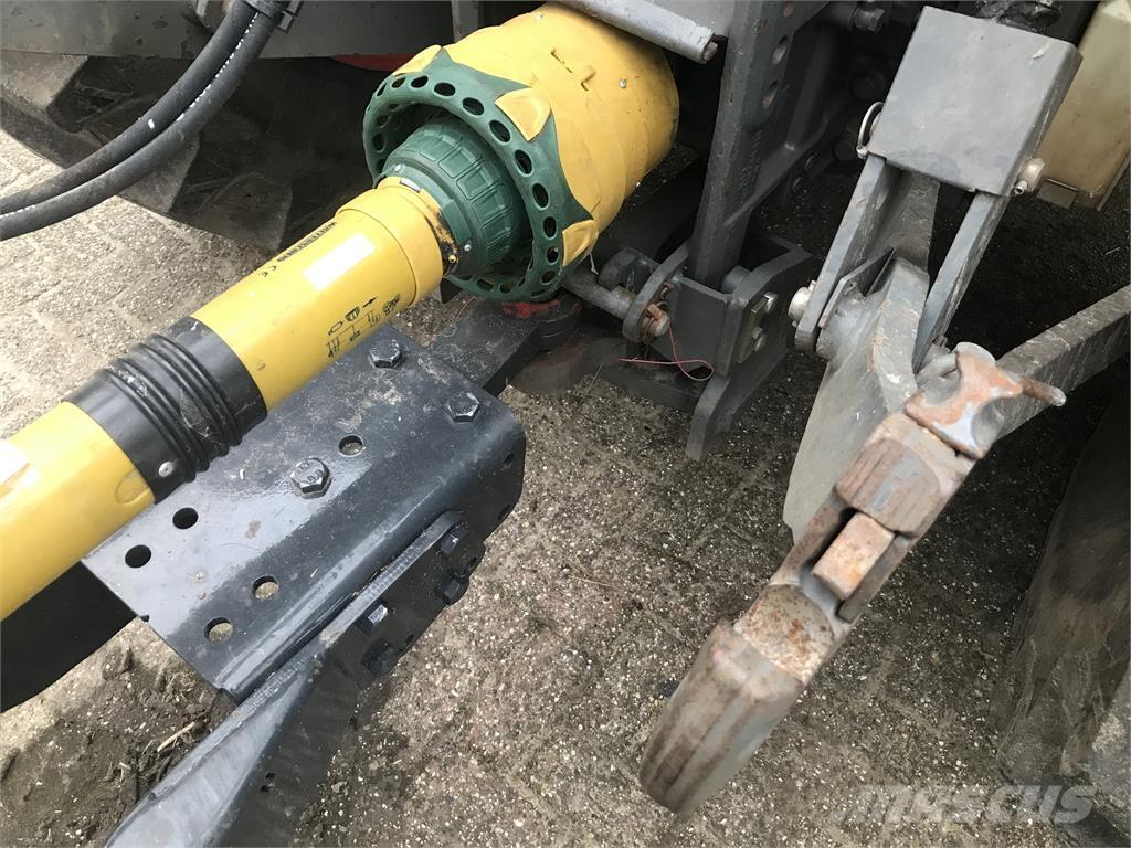 Fendt 411 Com2 Tractors