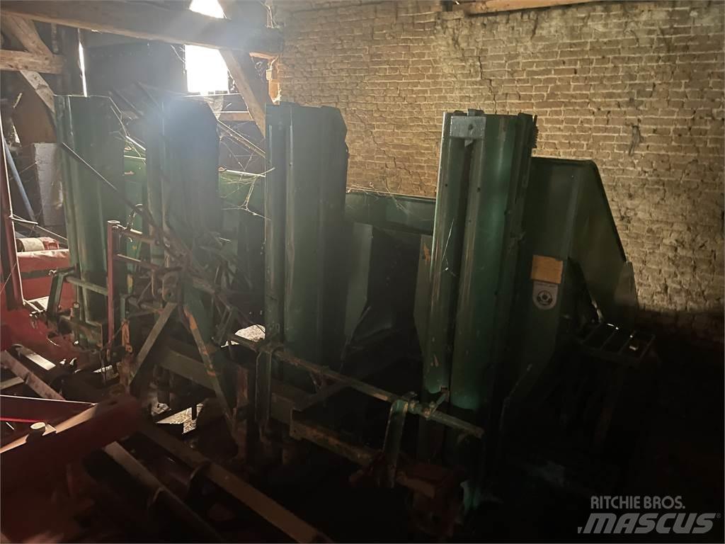 Hassia pootmachine Potato harvesters and diggers