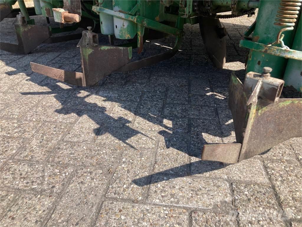 Hassia pootmachine Potato harvesters and diggers
