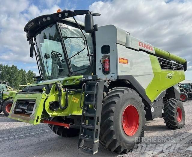 CLAAS LEXION 7400 Combine harvesters