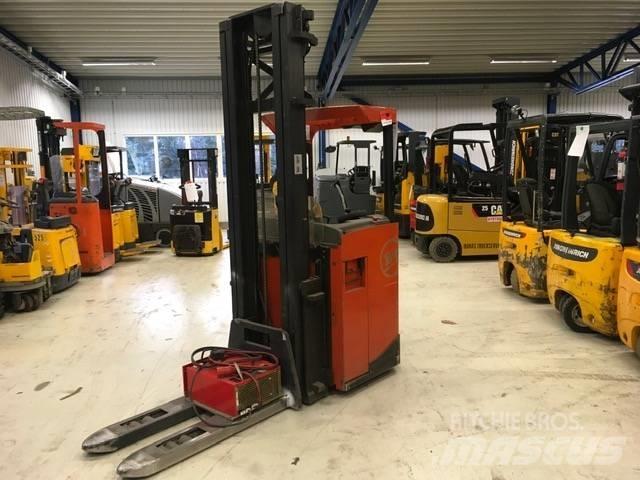 BT SRE 160 Self propelled stackers