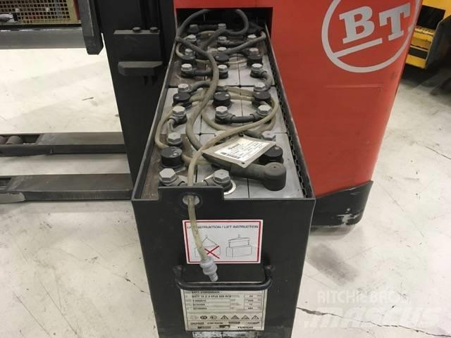 BT SRE 160 Self propelled stackers