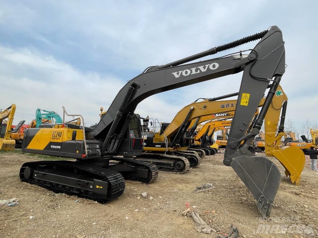 Volvo 240 Crawler excavators