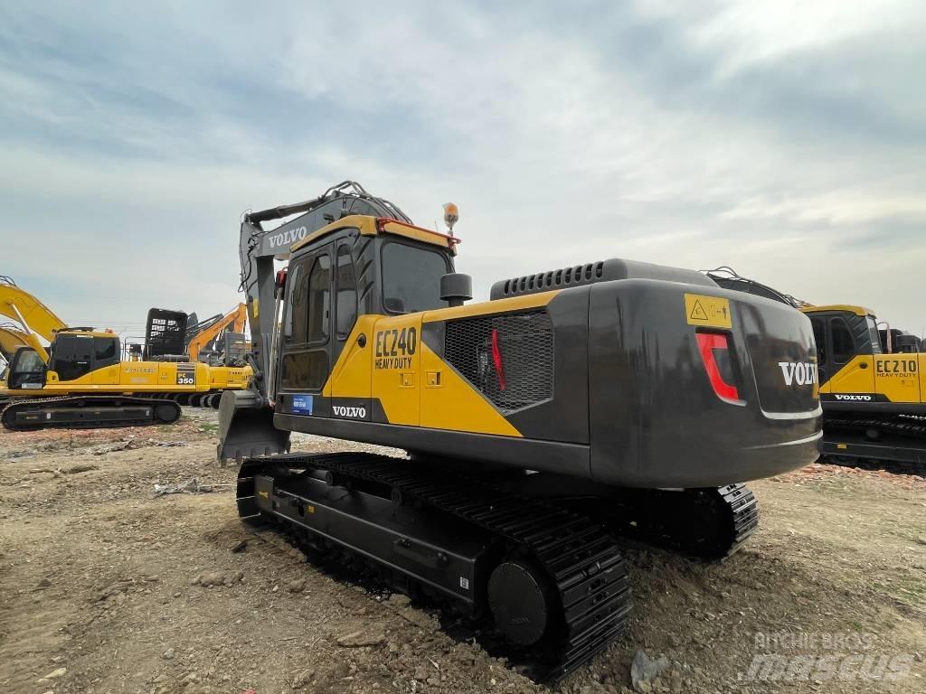 Volvo 240 Crawler excavators
