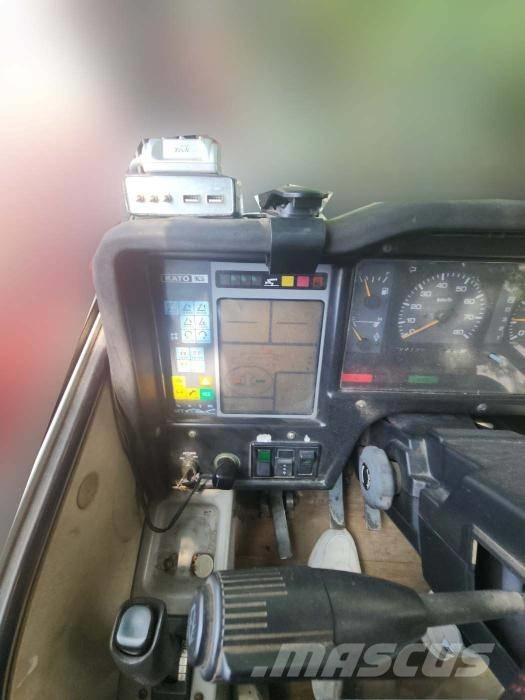 Kato MR 100 Rough terrain cranes