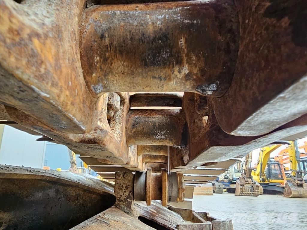 Komatsu HB215LC-2 Crawler excavators