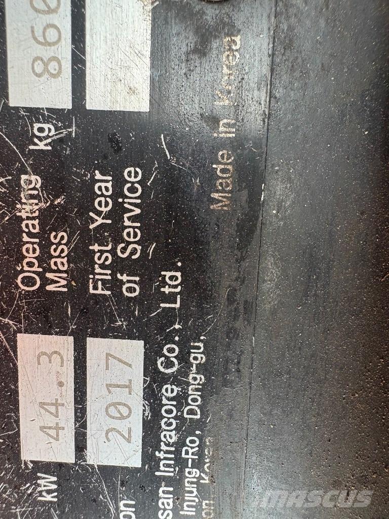 Doosan DX 85 R Midi excavators  7t - 12t