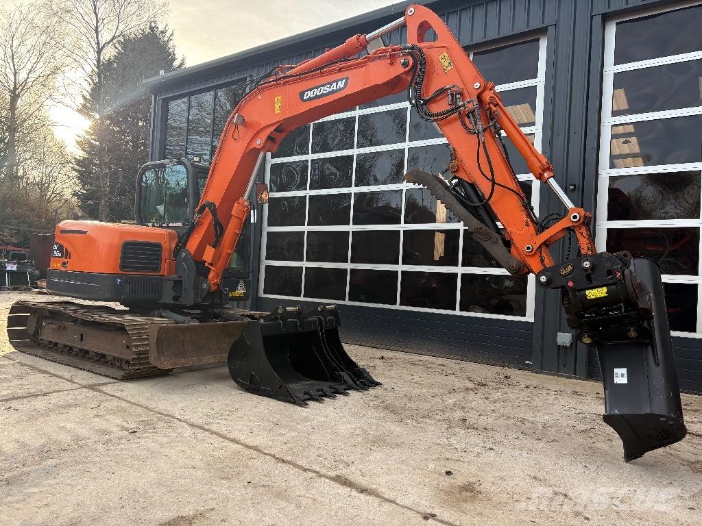 Doosan DX 85 R Midi excavators  7t - 12t