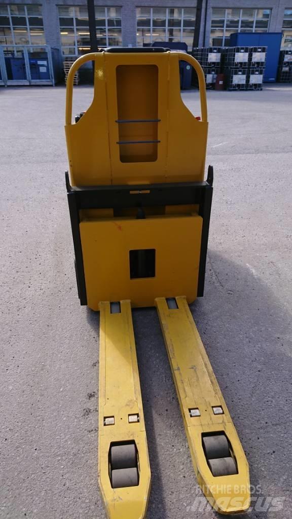 Yale MO20 Low lift order picker