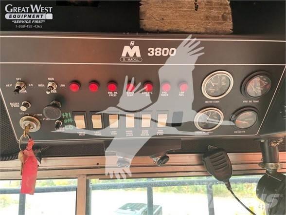 Madill 3800 Knuckleboom loaders