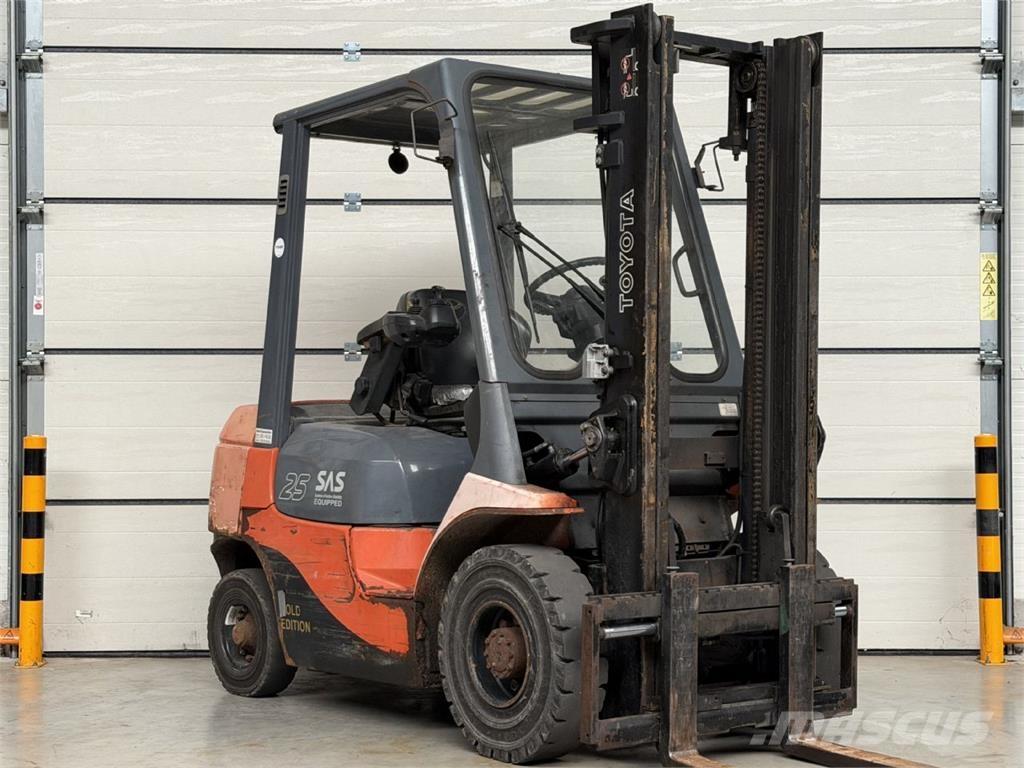 Toyota 62-7FDF25 Diesel trucks