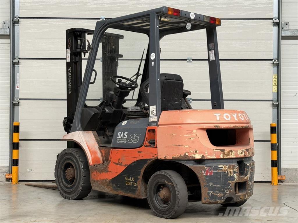 Toyota 62-7FDF25 Diesel trucks