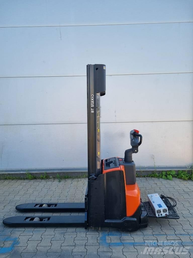 Toyota SWE 120 L Pedestrian stacker