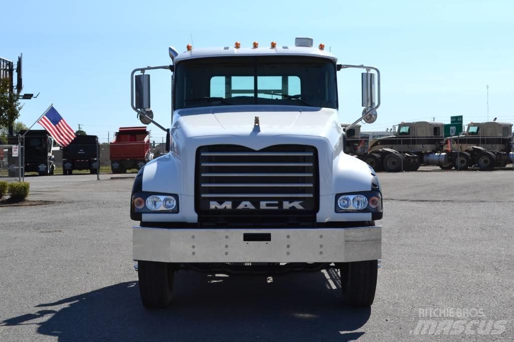 Mack Granite GU 713 Tractor Units