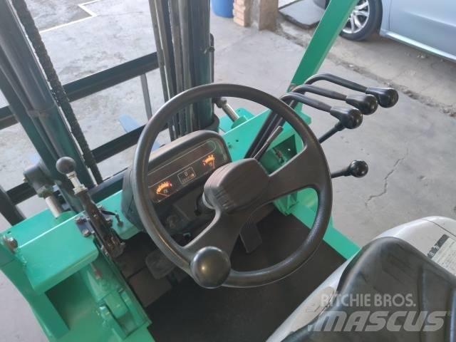 Mitsubishi FD 25 Diesel trucks