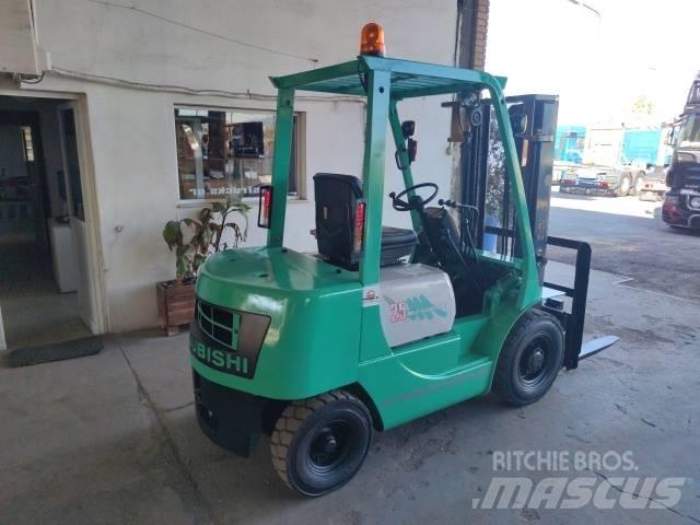 Mitsubishi FD 25 Diesel trucks