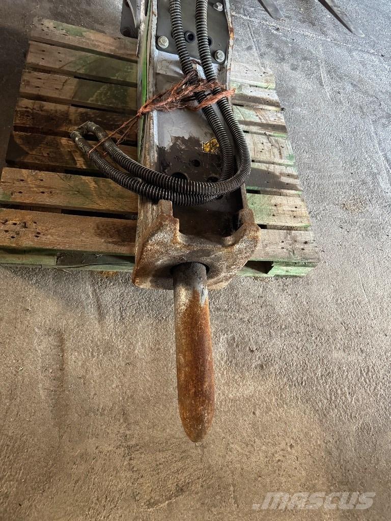 Hyundai R140W-9A Wheeled excavators