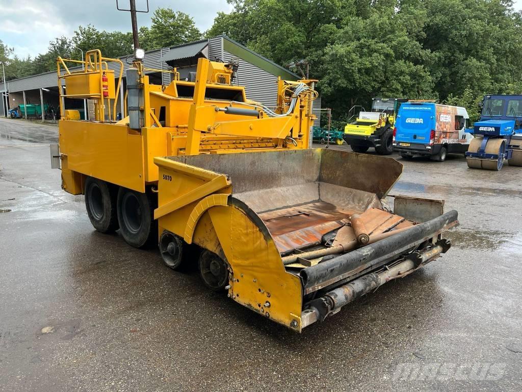 Demag SF 120 P Asphalt pavers