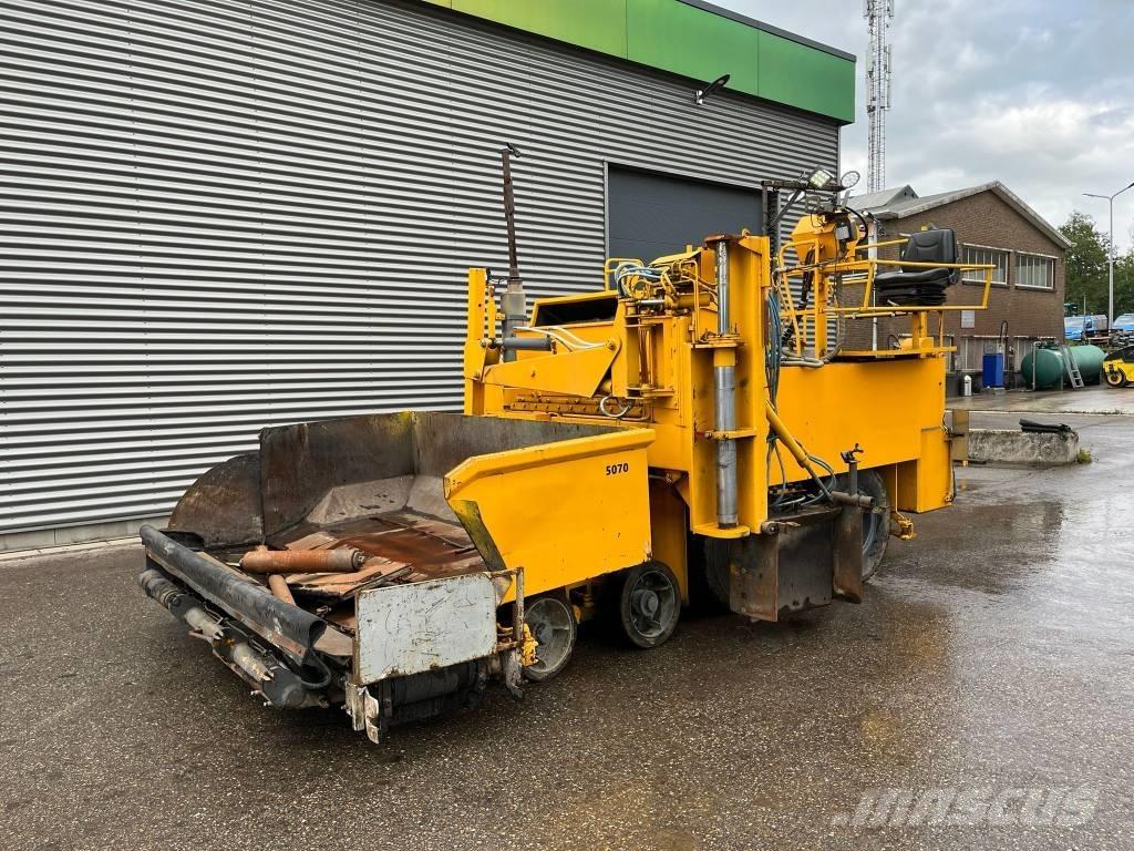 Demag SF 120 P Asphalt pavers