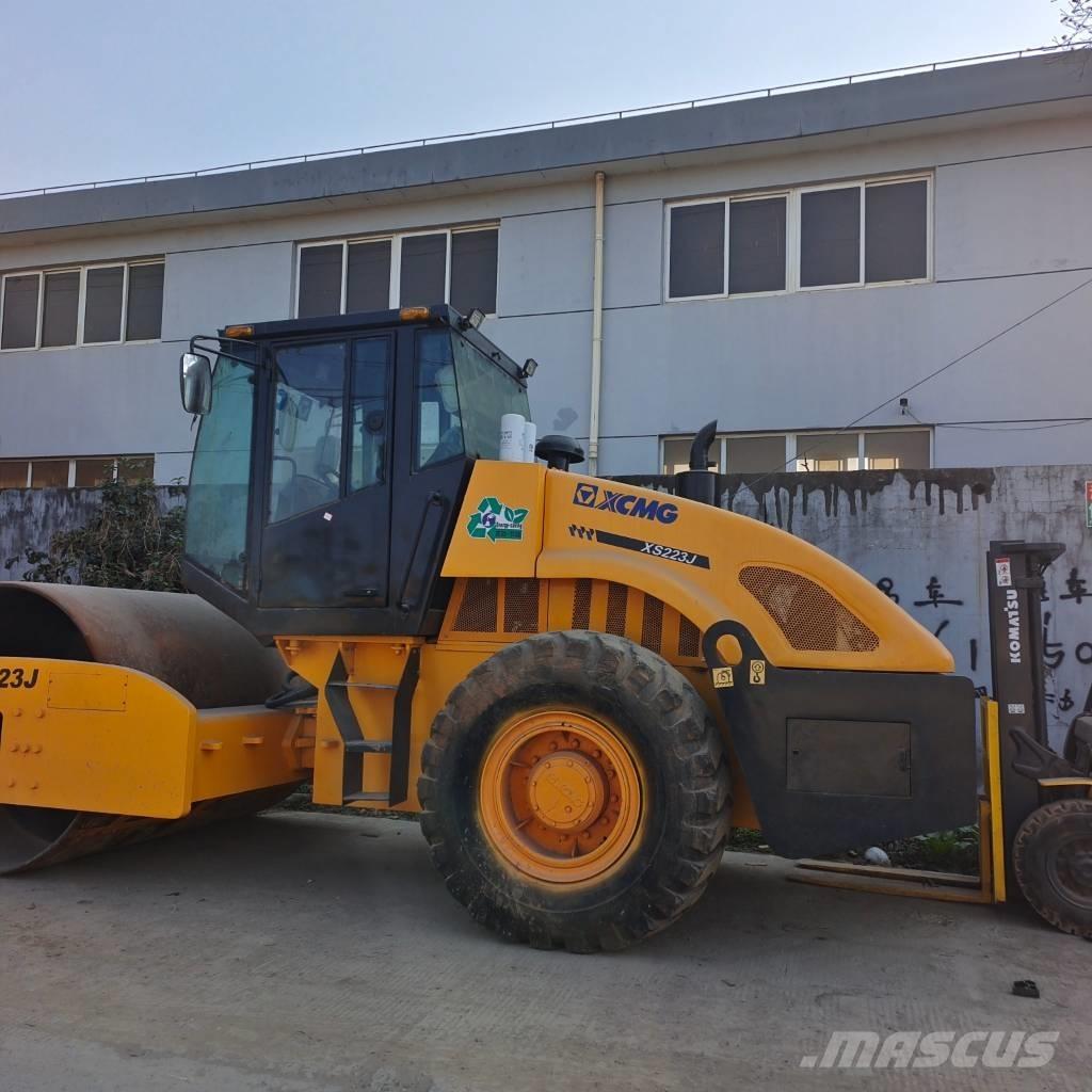 XCMG XS 223 J Single drum rollers