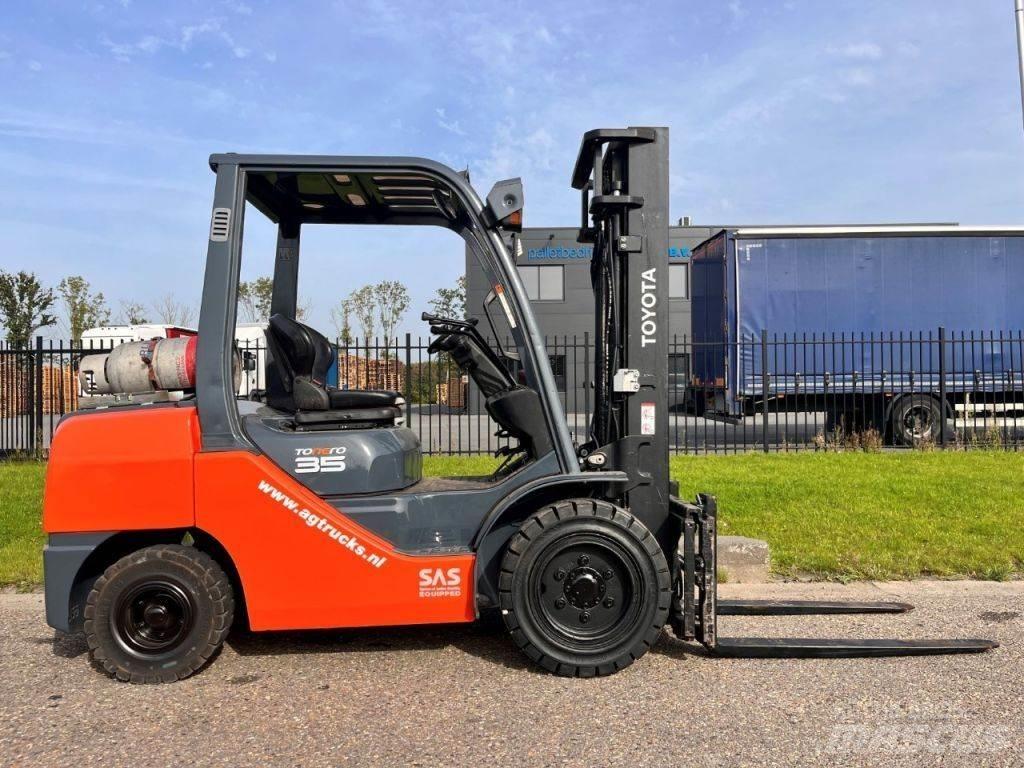 Toyota 02- 8FGJF35 LPG trucks