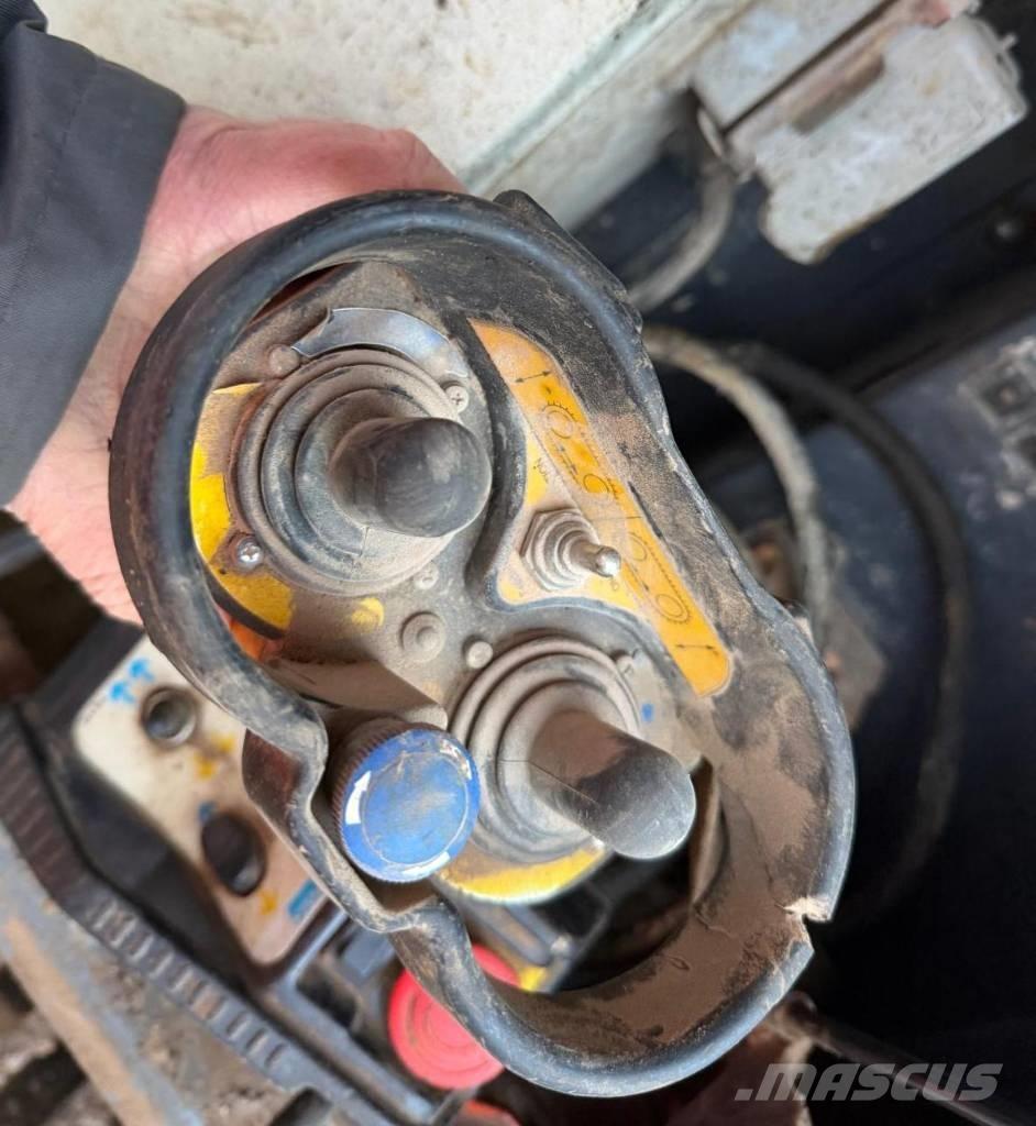 Sandvik QJ 241 Mobile crushers