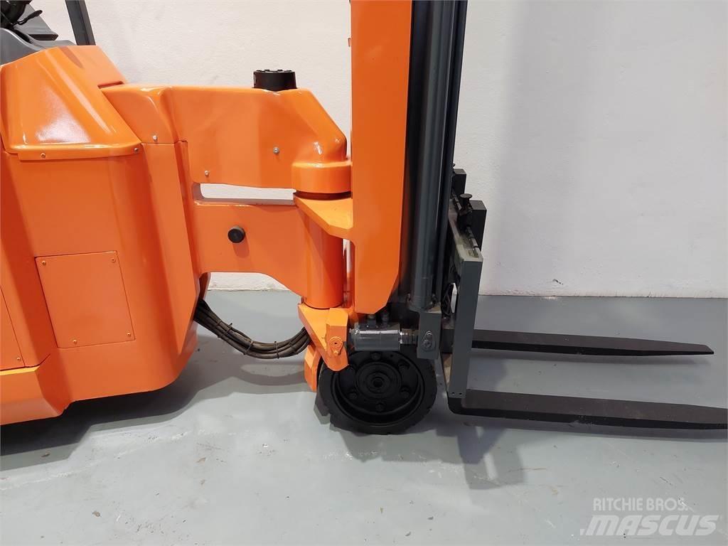  B318 82SS Narrow aisle truck