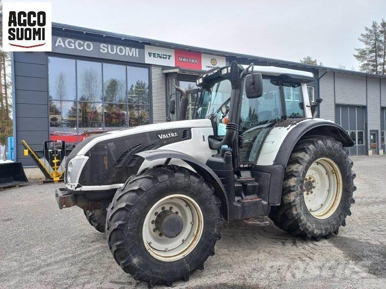 Valtra T213 VERSU Tractors