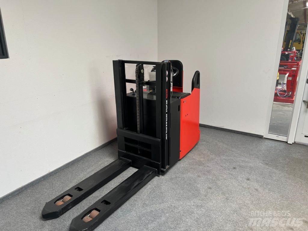 EP KSI201 Pedestrian stacker