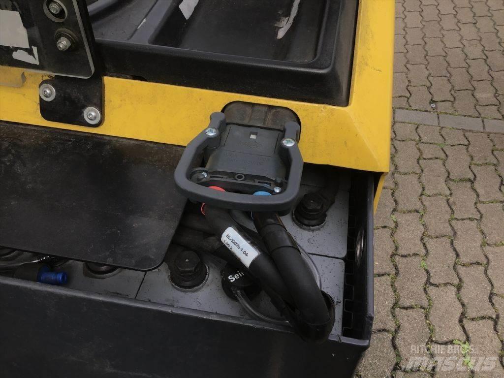 Hyster R 1.6 Reach trucks