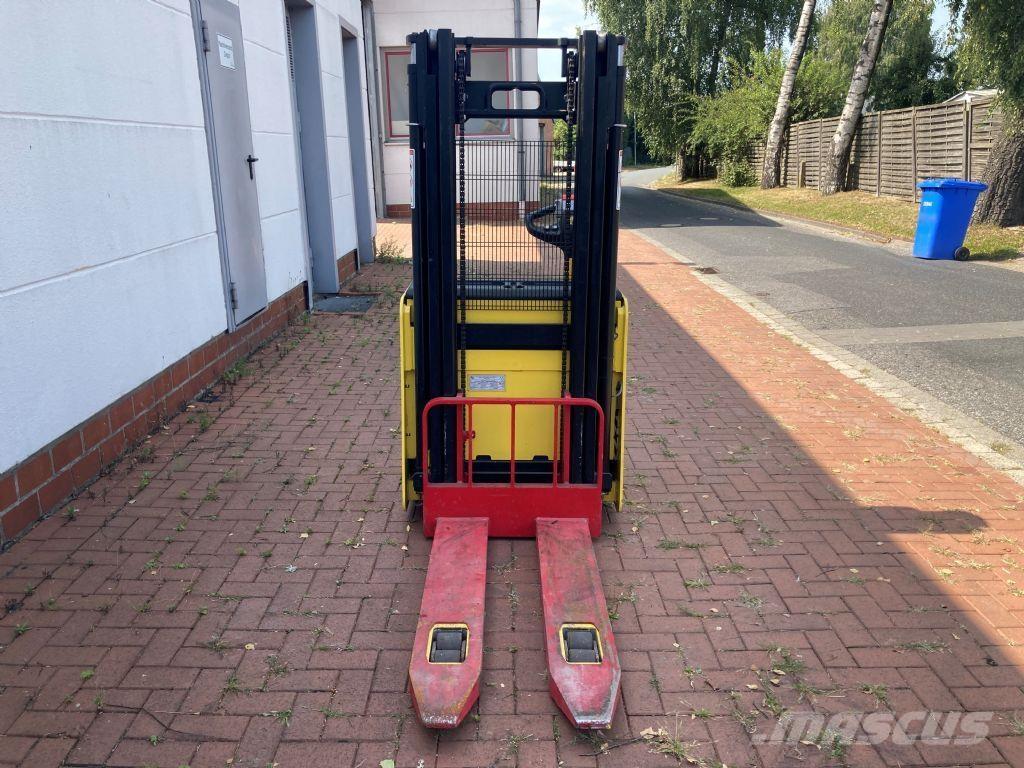 Hyster S 1.4 IL Pedestrian stacker