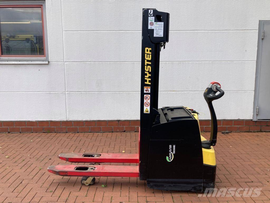 Hyster S 1.4 IL Pedestrian stacker