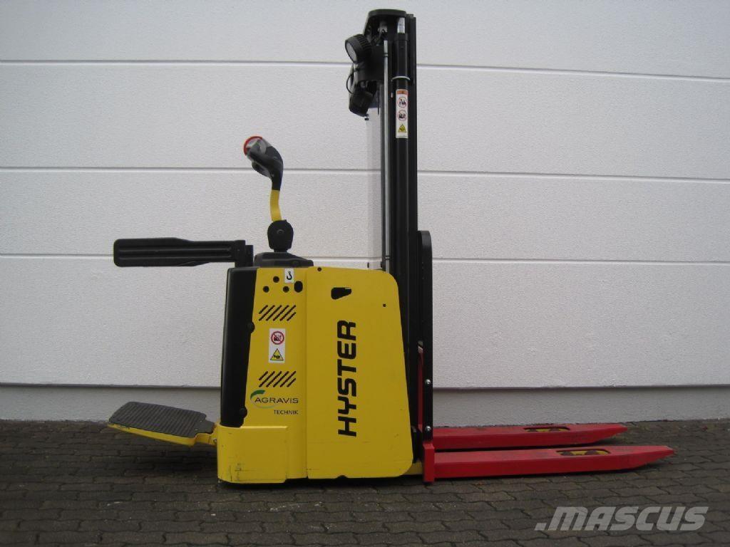 Hyster S 1.5S Pedestrian stacker
